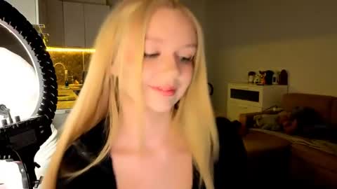 Mel or Lissa 3 Welcome here online show from 07.03.26
