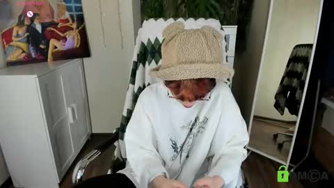 Snapshot of melissa_wells chatting on 11.21.25 Melissa online show from 11.21.25