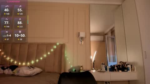 Lisaa online show from 11.25.25