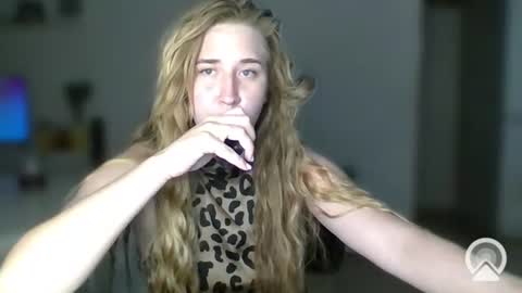 Snapshot of melissalii chatting on 07.15.26 melissalii online show from 07.15.26
