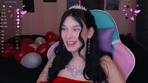 Snapshot of mella_freya chatting on 01.22.25 Freya IM NONUDE online show from 01.22.25