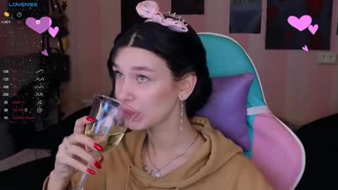 Snapshot of mella_freya chatting on 01.27.25 Freya IM NONUDE online show from 01.27.25