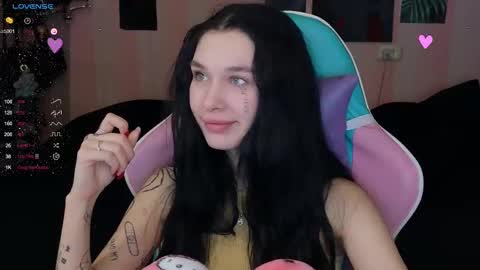 Snapshot of mella_freya chatting on 02.12.25 Freya IM NONUDE online show from 02.12.25