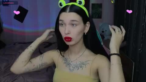 Snapshot of mella_freya chatting on 10.12.25 Freya IM NONUDE online show from 10.12.25