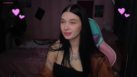 Snapshot of mella_freya chatting on 10.23.25 Freya IM NONUDE online show from 10.23.25