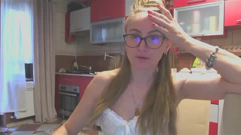 Snapshot of melly_rosey chatting on 02.10.25 Melly online show from 02.10.25