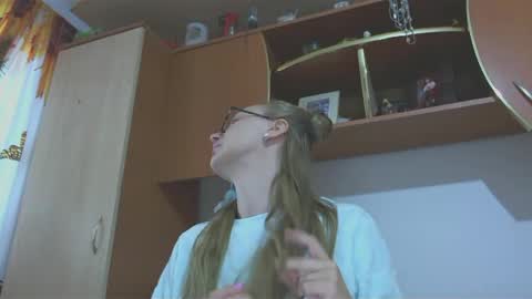 Snapshot of melly_rosey chatting on 02.17.25 Melly online show from 02.17.25