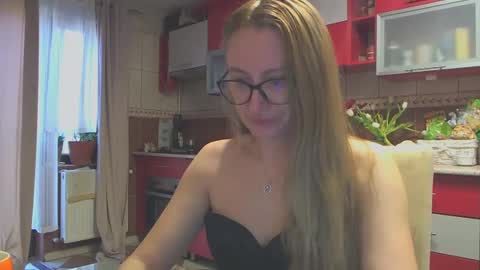 Snapshot of melly_rosey chatting on 03.03.25 Melly online show from 03.03.25