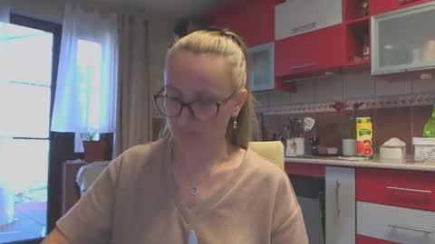 Snapshot of melly_rosey chatting on 03.07.25 Melly online show from 03.07.25