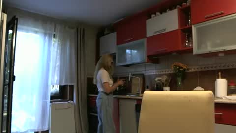 Snapshot of melly_rosey chatting on 09.09.25 Melly online show from 09.09.25