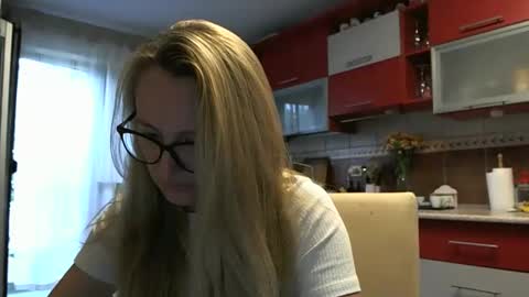 Snapshot of melly_rosey chatting on 09.11.25 Melly online show from 09.11.25