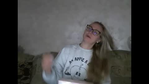 Snapshot of melly_rosey chatting on 10.07.25 Melly online show from 10.07.25