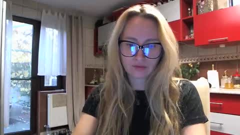 Snapshot of melly_rosey chatting on 10.21.25 Melly online show from 10.21.25