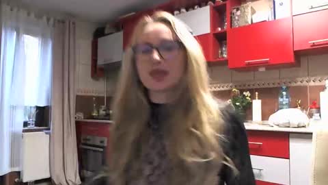 Snapshot of melly_rosey chatting on 10.27.25 Melly online show from 10.27.25