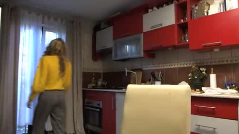 Snapshot of melly_rosey chatting on 10.29.25 Melly online show from 10.29.25