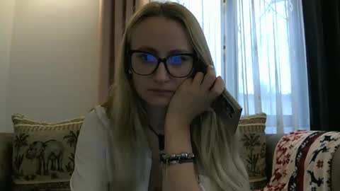 Snapshot of melly_rosey chatting on 11.13.25 Melly online show from 11.13.25