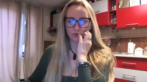 Melly online show from 03.06.26