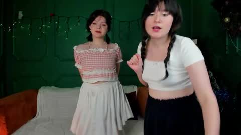 Snapshot of mellybloom chatting on 01.06.26 Melly online show from 01.06.26