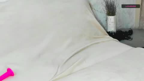 MelMooon online show from 12.19.24