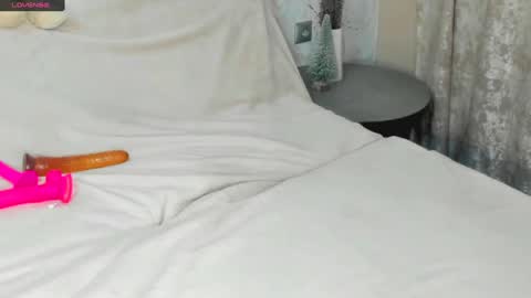 MelMooon online show from 01.22.25