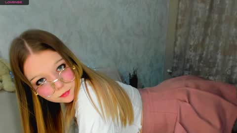 MelMooon online show from 01.28.25