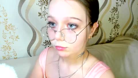 MelMooon online show from 11.12.25