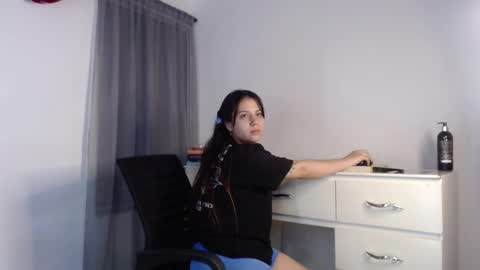 Snapshot of melody_bleir chatting on 11.22.25 Melody online show from 11.22.25