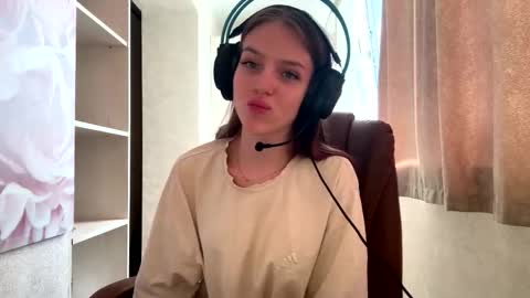 Hi Im Aria 18 years old online show from 10.03.25