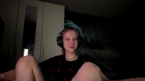 Hi Im Aria 18 years old online show from 10.09.25