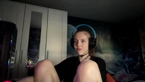 Hi Im Aria 18 years old online show from 10.26.25