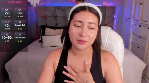 Snapshot of mely_ocean chatting on 10.04.25 MELY online show from 10.04.25