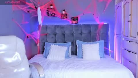 Snapshot of mely_ocean chatting on 10.20.25 MELY online show from 10.20.25