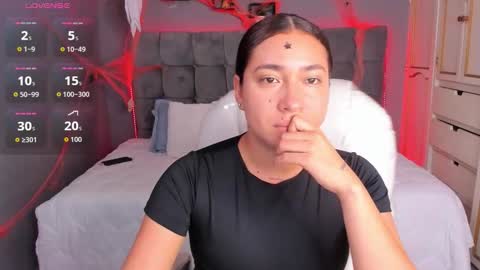 Snapshot of mely_ocean chatting on 10.22.25 MELY online show from 10.22.25