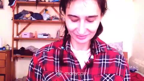 Snapshot of memorningdew chatting on 01.01.25 Yummygirl online show from 01.01.25