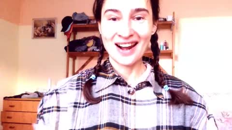 Snapshot of memorningdew chatting on 01.02.25 Yummygirl online show from 01.02.25