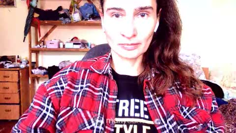 Snapshot of memorningdew chatting on 11.11.25 Yummygirl online show from 11.11.25