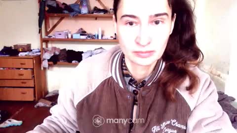 Snapshot of memorningdew chatting on 12.15.25 Yummygirl online show from 12.15.25