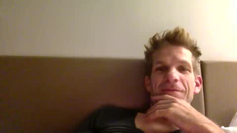 Snapshot of men2024again chatting on 11.12.25 Andres online show from 11.12.25