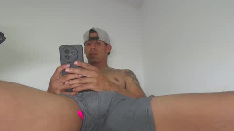 Snapshot of mensexydick20 chatting on 12.20.25 big brown online show from 12.20.25