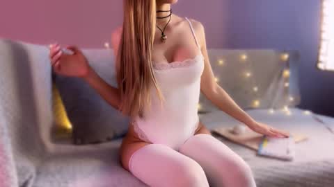 Snapshot of meowalice1 chatting on 12.03.25 meowalice1 online show from 12.03.25