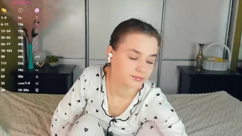 Julie online show from 04.11.26