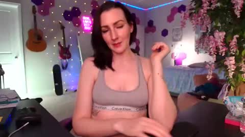 Meredith Bae online show from 04.14.26