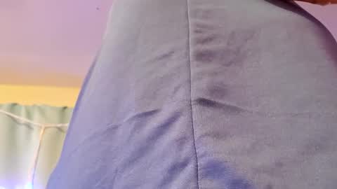 gurlnips online show from 01.18.25