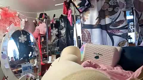 gurlnips online show from 02.26.25