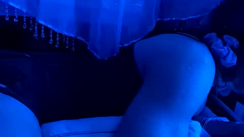 gurlnips online show from 10.30.25