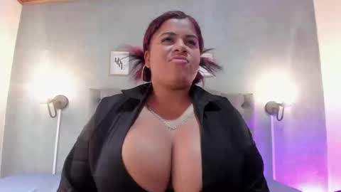 Snapshot of meridalane chatting on 09.19.25 meridalane online show from 09.19.25