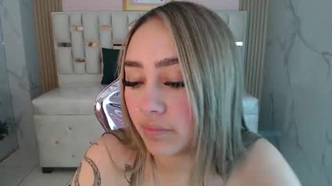 Snapshot of merloth_sub chatting on 01.24.25 Merloth online show from 01.24.25