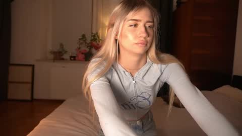 Lara OFFLINE  online show from 04.11.26