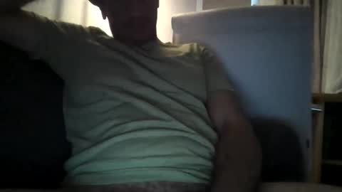 Snapshot of meroll3 chatting on 10.22.25 meroll3 online show from 10.22.25