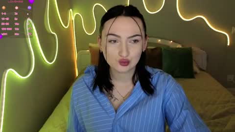 Snapshot of merrydearr chatting on 04.16.26 Merry online show from 04.16.26